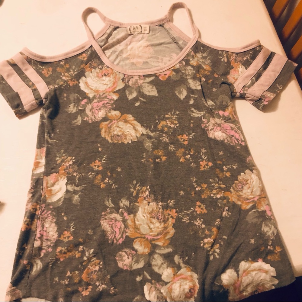 XS cold shoulder, floral tee